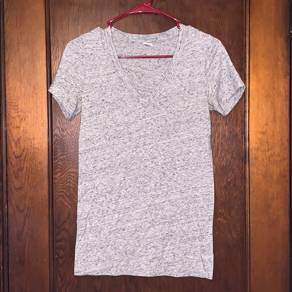 V-neck t-shirt